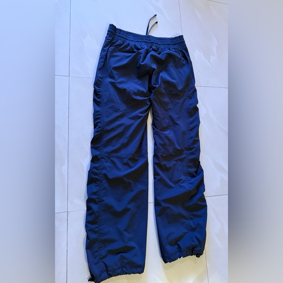 Athleta Featherweight Jogger Travel Sport Pants Black Full Lining Gray 4 - Picture 16 of 16